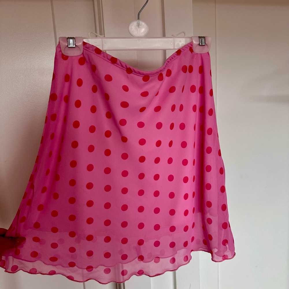 ONE pink polka dot skirt